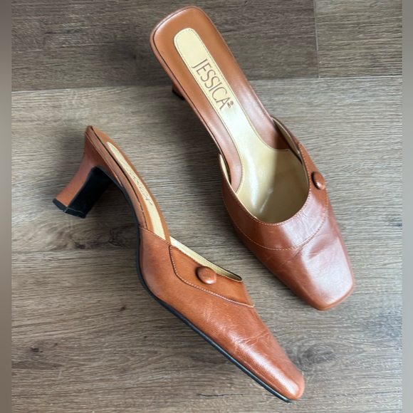 Jessica Brown Leather Slip-On Heels - Picture 2 of 7